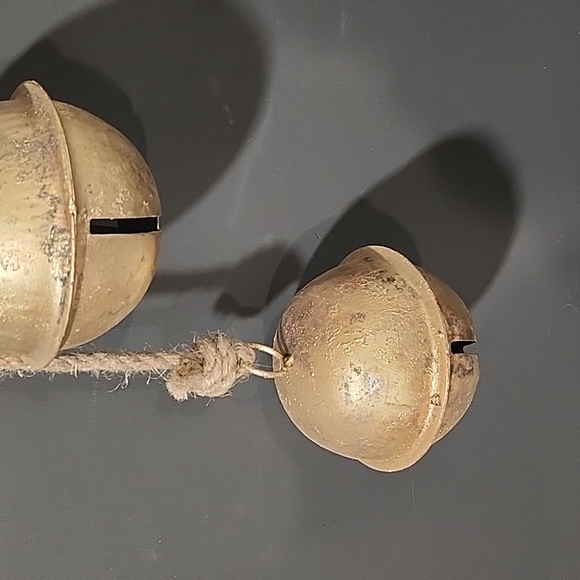 Gold Jingle Bells - Picture 4 of 5